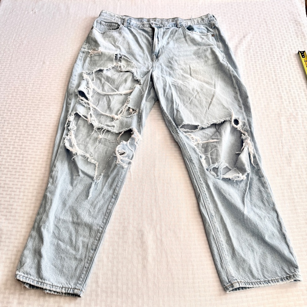 American‎ Eagle Mom Straight Jeans 16 Regular Distressed High Rise Light Wash